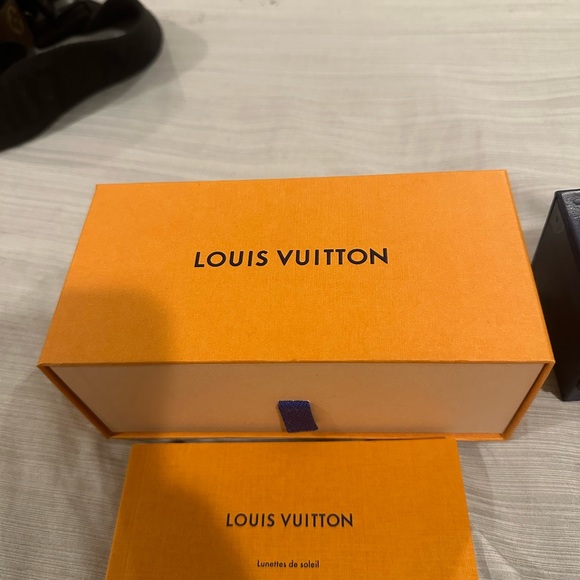 Louis Vuitton Waimea Round Sunglasses - Picture 5 of 11